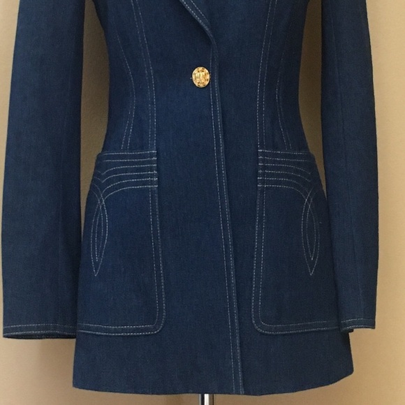 SOLD. 🆕 ESCADA Blazer - Picture 7 of 8